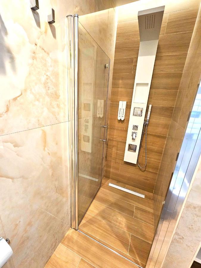 Astoria Supreme - Modern Boutique Suites Лечче Экстерьер фото