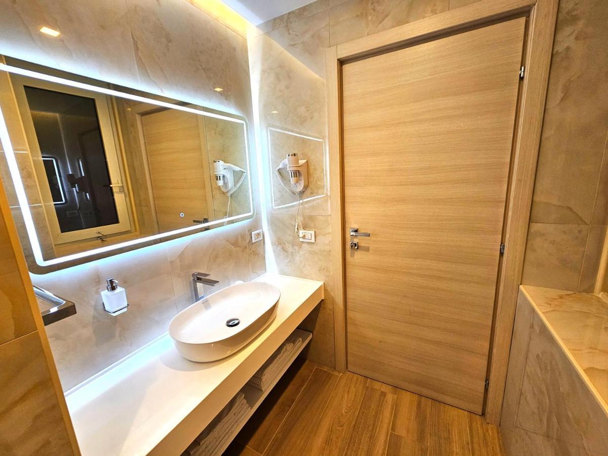 Astoria Supreme - Modern Boutique Suites Лечче Экстерьер фото