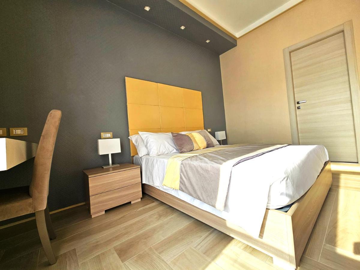 Astoria Supreme - Modern Boutique Suites Лечче Экстерьер фото
